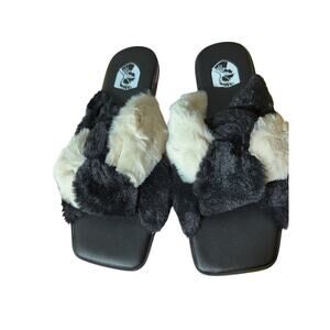 VHNY Domiciliary Minimalist Faux Fur Slides in black cream Size 38 EU 7.5-8 US